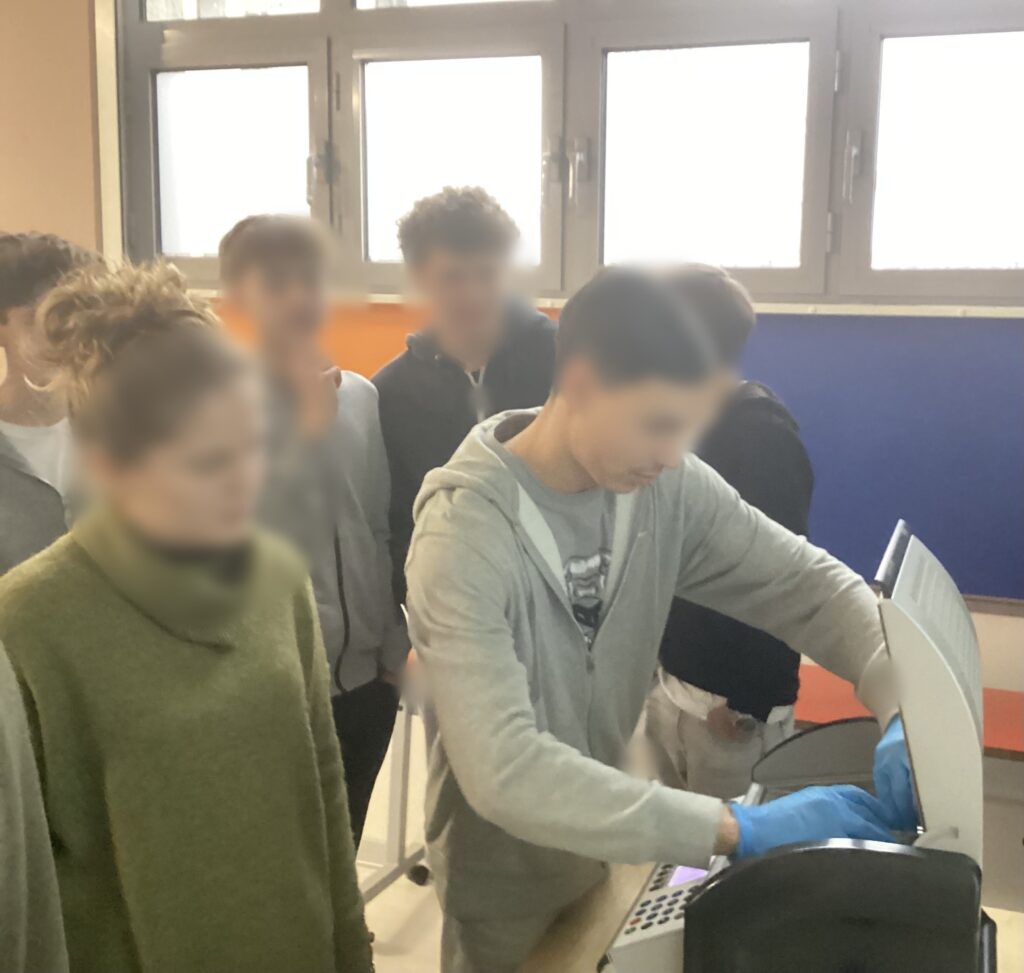 LyceeFrDestaing_flou